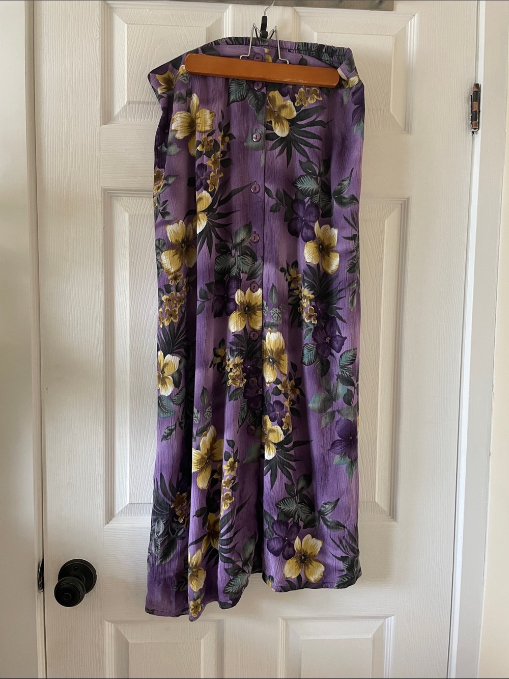 Adorable vintage TanJay whimsigoth purple floral crinkle 1990s button up skirt